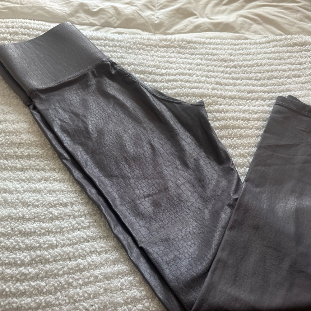‼️SOLD DO NOT BUY ‼️Carbon38 Gray Textured Leggings